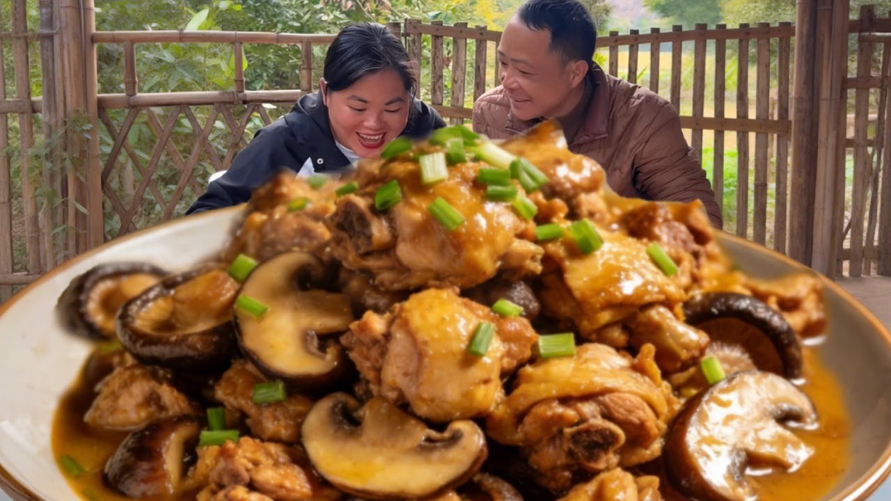 🥰小鸡炖蘑菇来咯！鸡肉嫩、蘑菇香，粉条爽滑超满足！ #我的乡村生活 #农村美食
