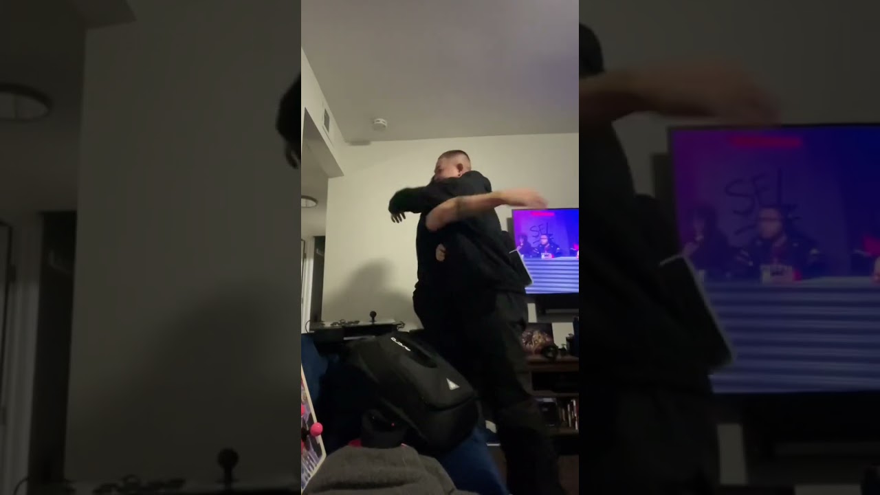 Surprising the homie with a 4TW Fightstick