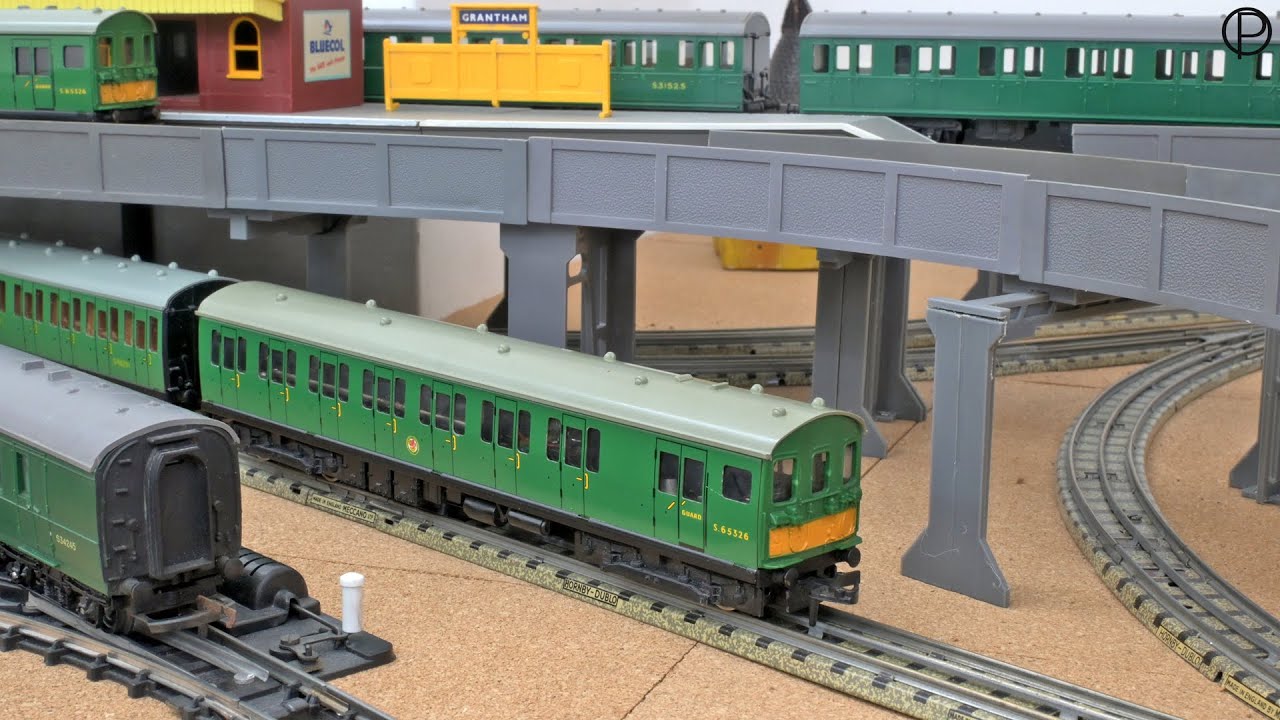 Hornby Dublo 3250 SR Suburban Electric Train
