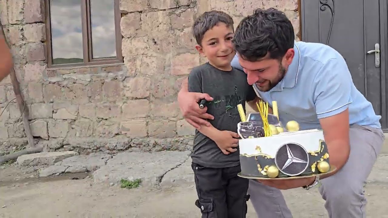 ՎԱՐԴԱՀՈՎԻՏ ։❤️ Շատ գեղեցիկ անակնկալ փոքրիկ Արմանին ծննդյան առթիվ հայրիկի կողմից ❤️: