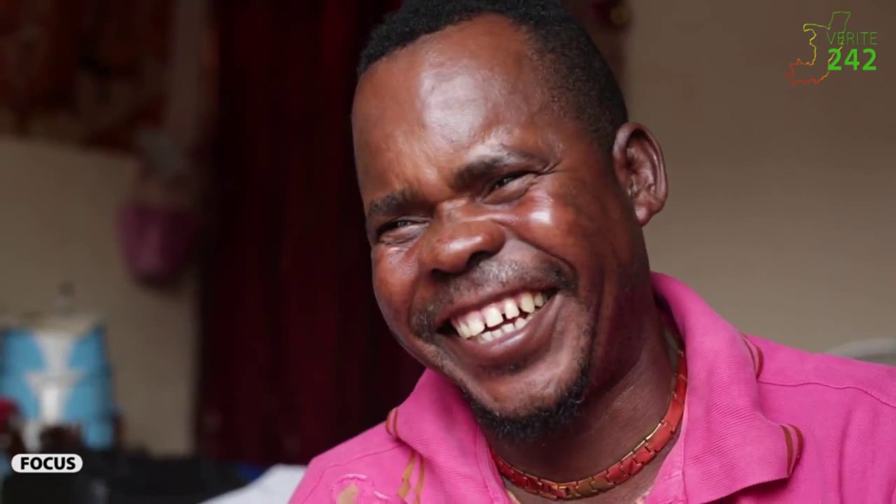 VÉRITÉ 242 :CONGO, Brazzaville, Focus sur Un vendeur de foufou au marché total