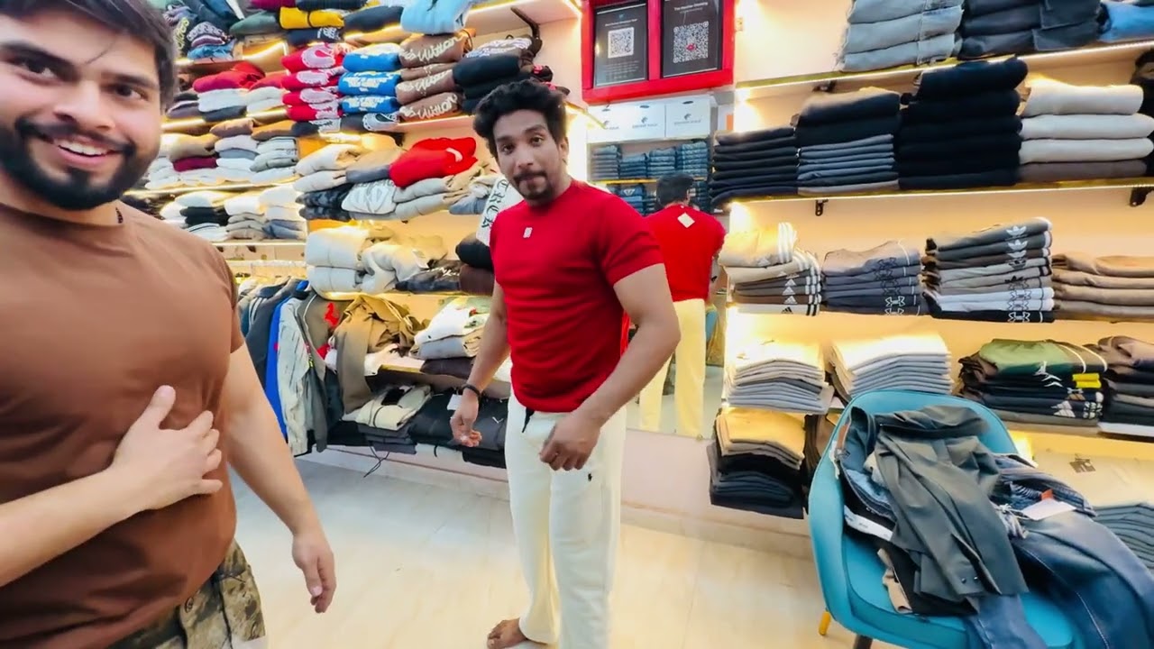 Dukan may customer￼ Ayaa Kapade trial Tarif Gol Gappa party dekho aage Kya Hua?🤣￼#viralvlogs #shop 