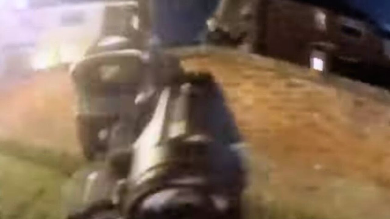 Watch the tense moment armed police swoop on a dangerous criminal