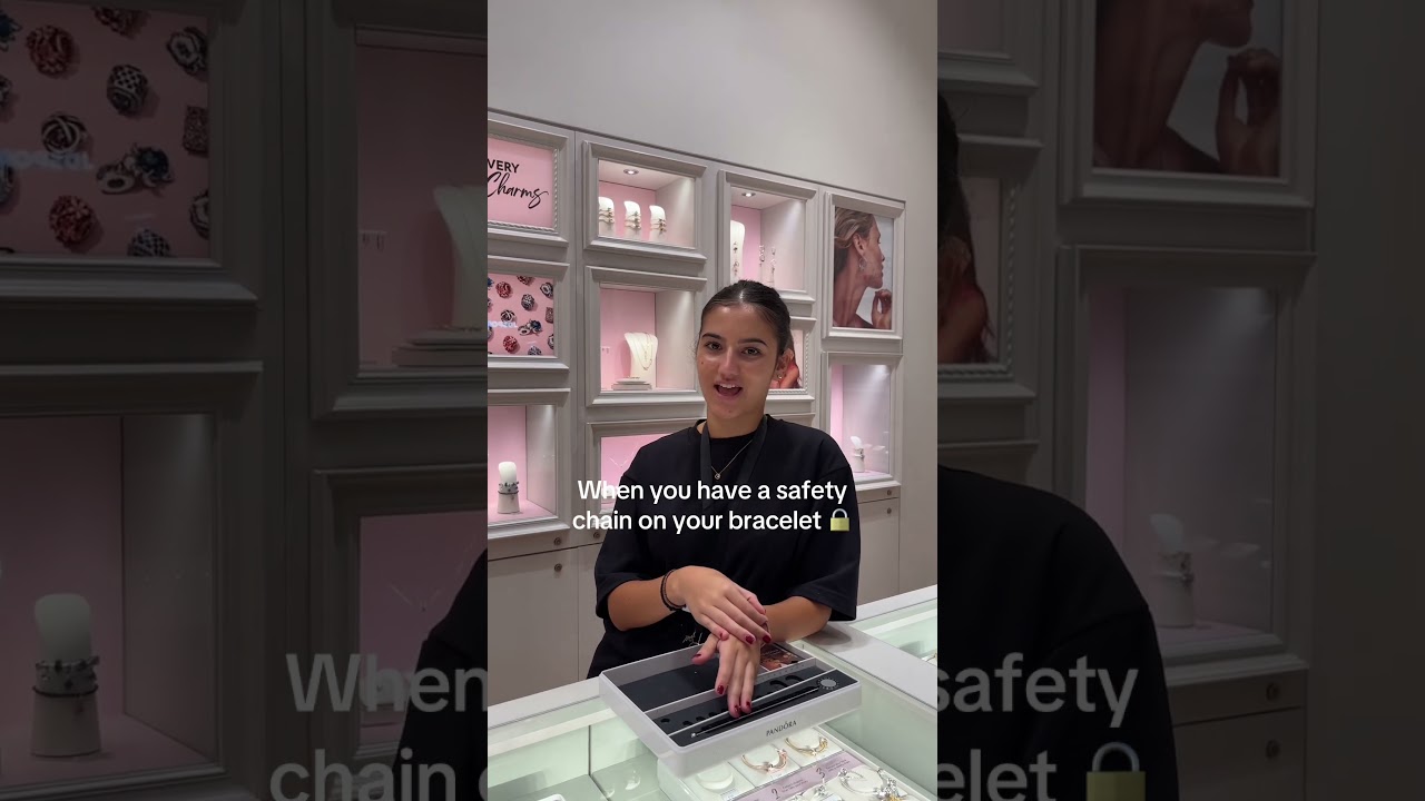 How do a Pandora ￼safety chain works 