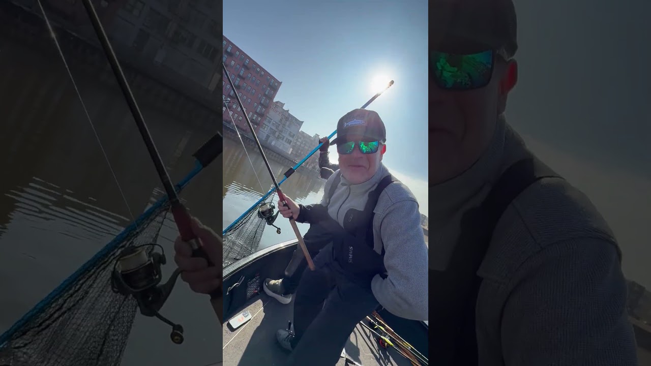 Szef dzwonił, że ma dziś ważne spotkanie w Downtown. W taką pogodę to podejrzane&hellip;