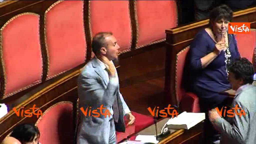SENATO SANTANGELO M5S URLA E GESTO DELLA TAGLIOLA CONTRO GRASSO 24-07-14