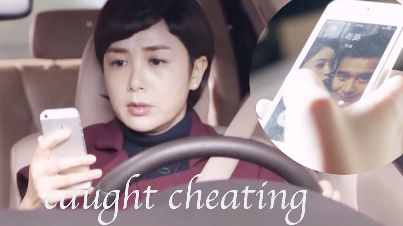 Caught affair | Wife discovered her husband's mistress and had a car accident on the road!