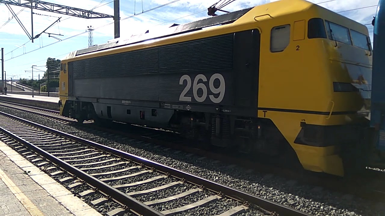 Tren histórico en la estación de Xàtiva - Locomotora 269 + coches estrella y nueva imagen