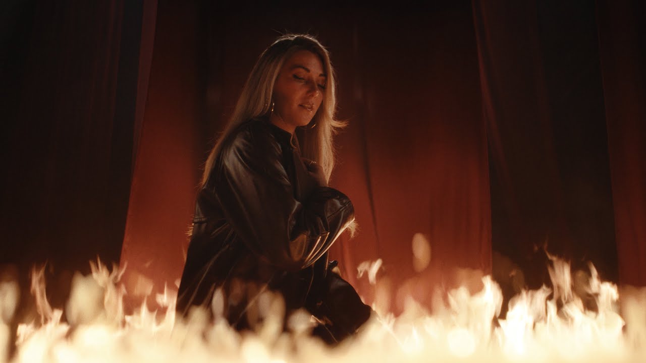 KAYLA KRYSTIN - I BRENN ( Official Music Video )