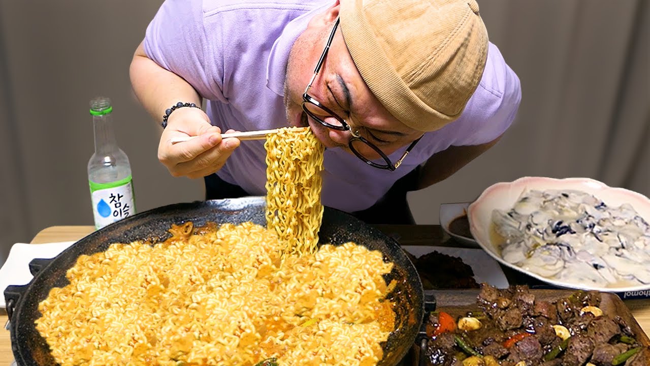 너무 춥다ㅜㅜ뜨끈한 곱창전골에 소주 한 잔... 찹스테이크│Small Intestine Hot Pot Mukbang Eatingshow