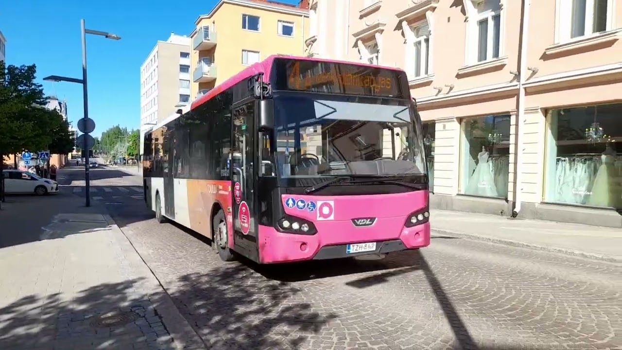 Linja-autoja Torikadulla 11.6.2022
