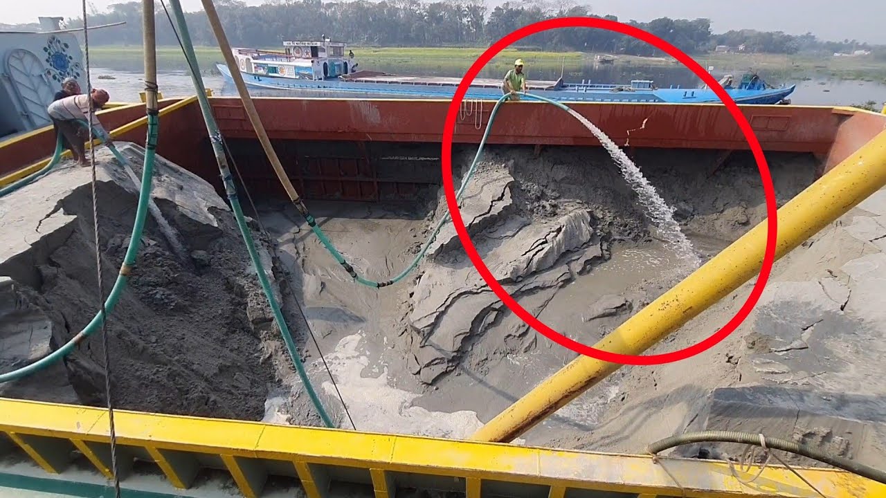 Unloading sand form ship barge unloading video unload sand from big barge ship 395 (25 Jan 2026)