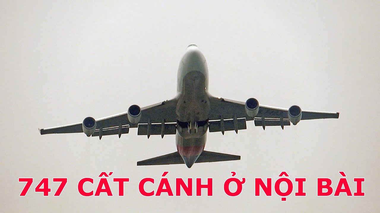 Máy bay khổng lồ 747 cất cánh ở Nội Bài.