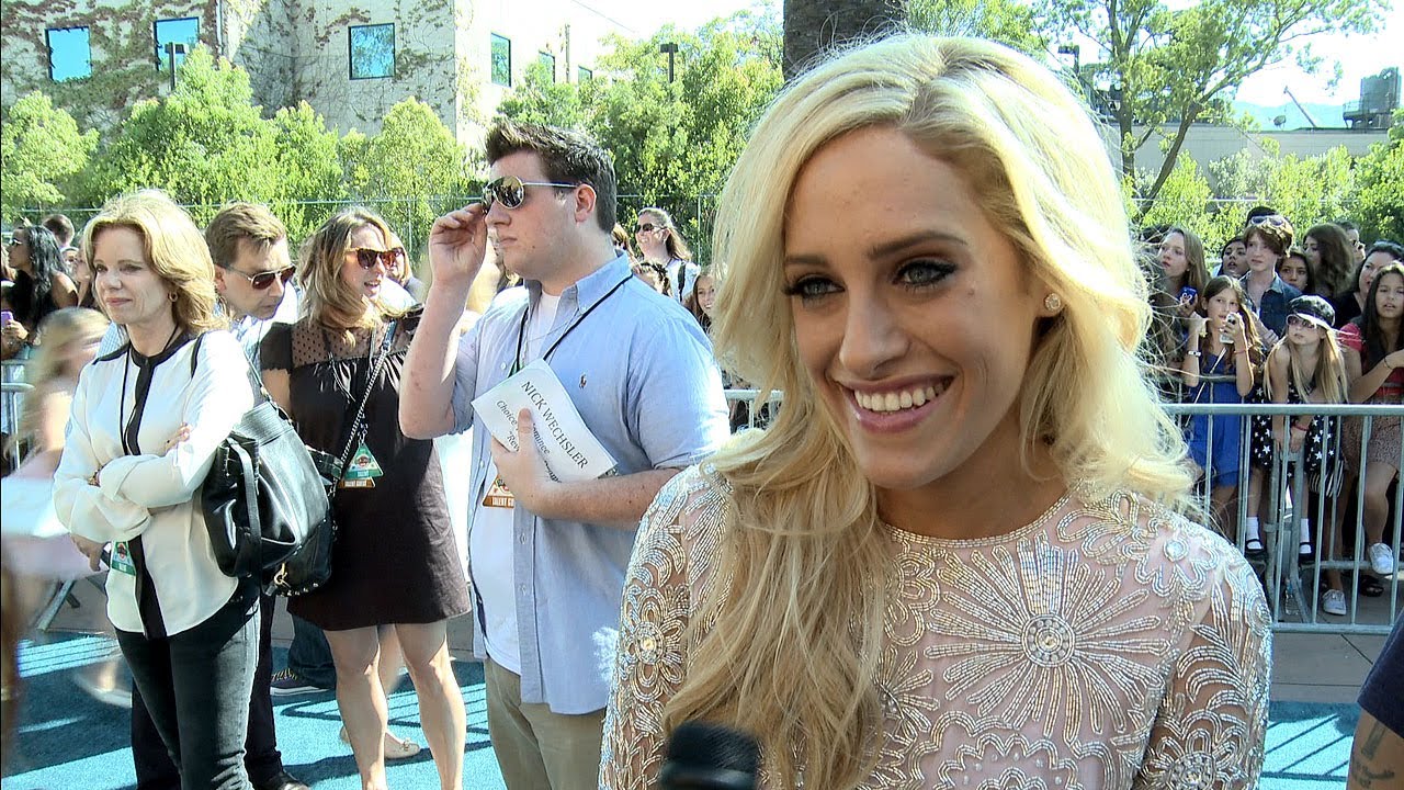 Carly Chaikin - Suburgatory & Her Real Teens
