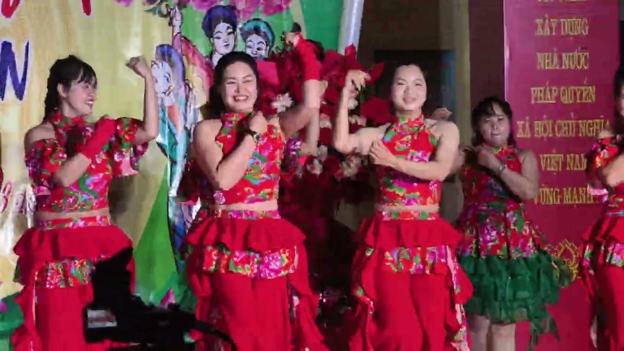 Đội rumba xã Vĩnh Thanh nhảy quá xung, toàn các chị em trẻ đẹp 😍