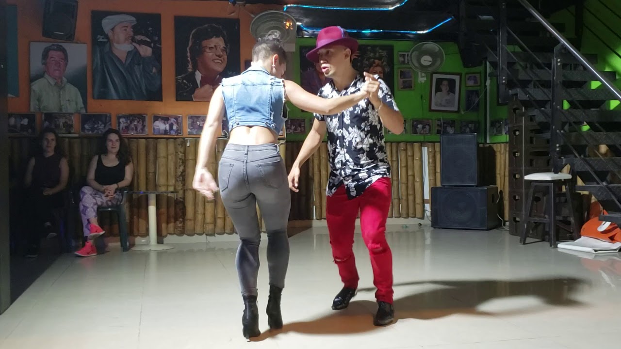 Ronald Marin y  Ana Saoco improvisacion de Baile Social