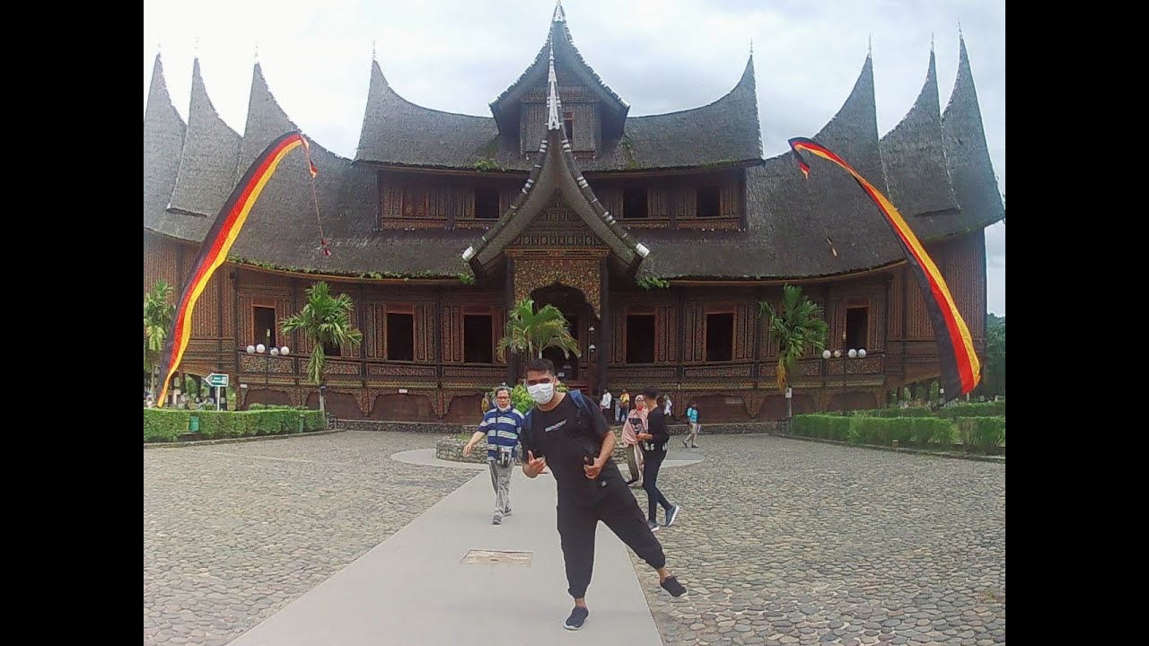 istana pagaruyung destinasi cagar budaya minangkabau