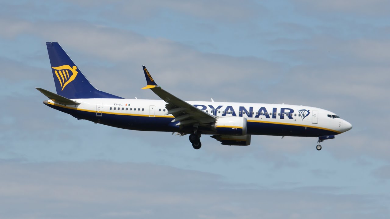 16 planes landing at CPH (4k)