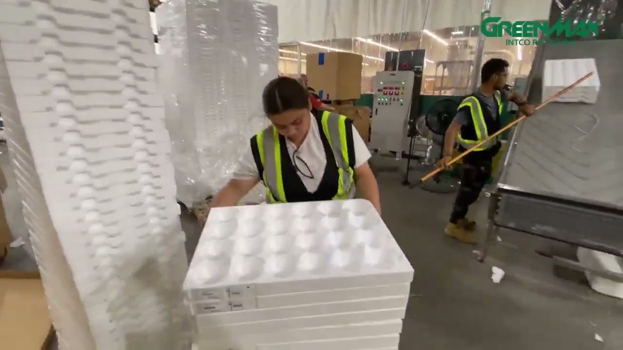 Compacteur &agrave; polystyr&egrave;ne chaud M-C200 GREENMAX utilis&eacute; pour compacter les d&eacute;chets par Recycleur USA