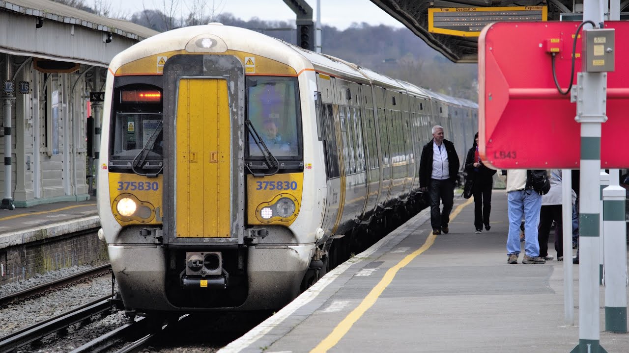 Trains at Horley, Salfords, Purley Oaks, South Croydon & East Croydon | **Southeastern diverts**