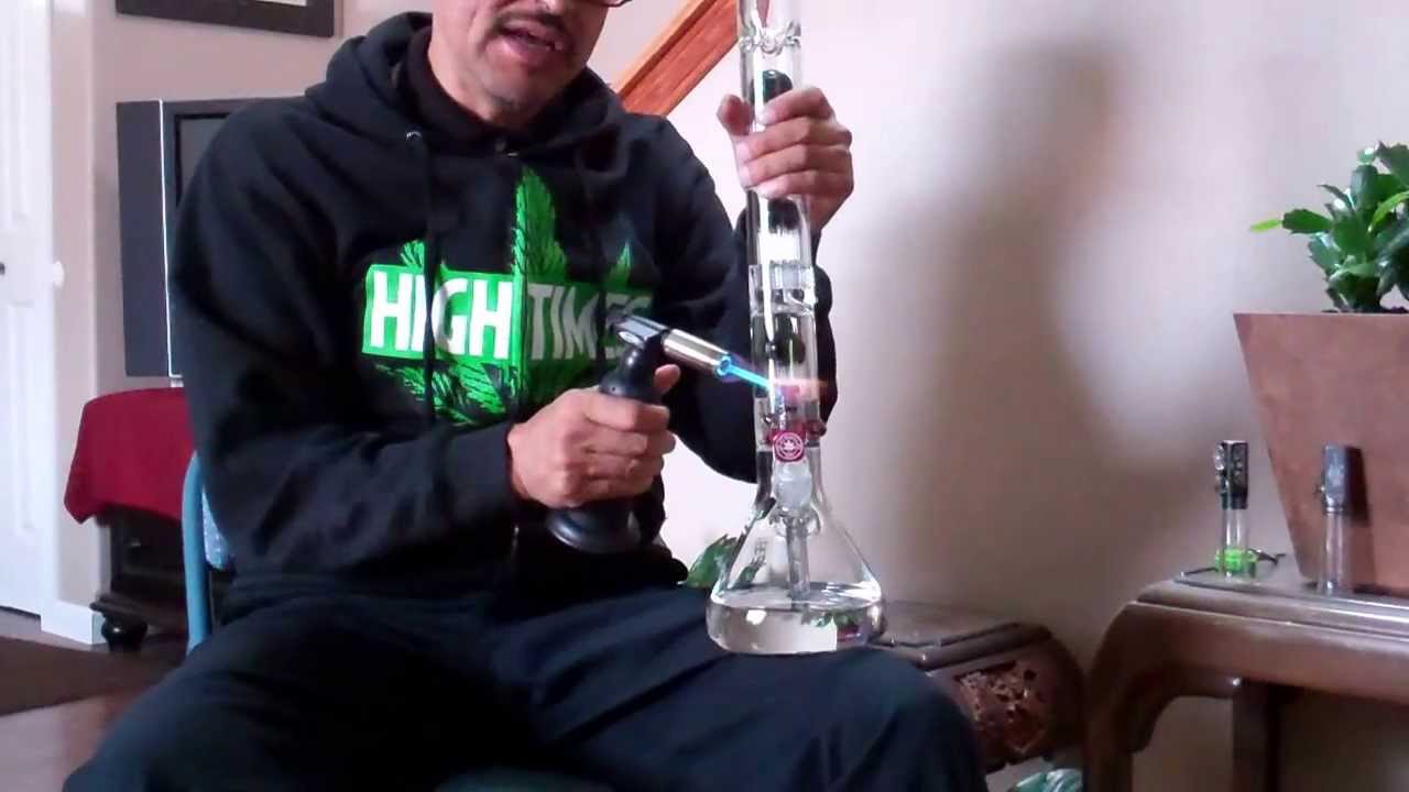 La Fumo Pipe Dome less nail attach to a glass on glass peace