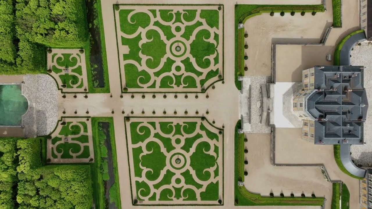 Chateau de Villette. The Heritage Collection.