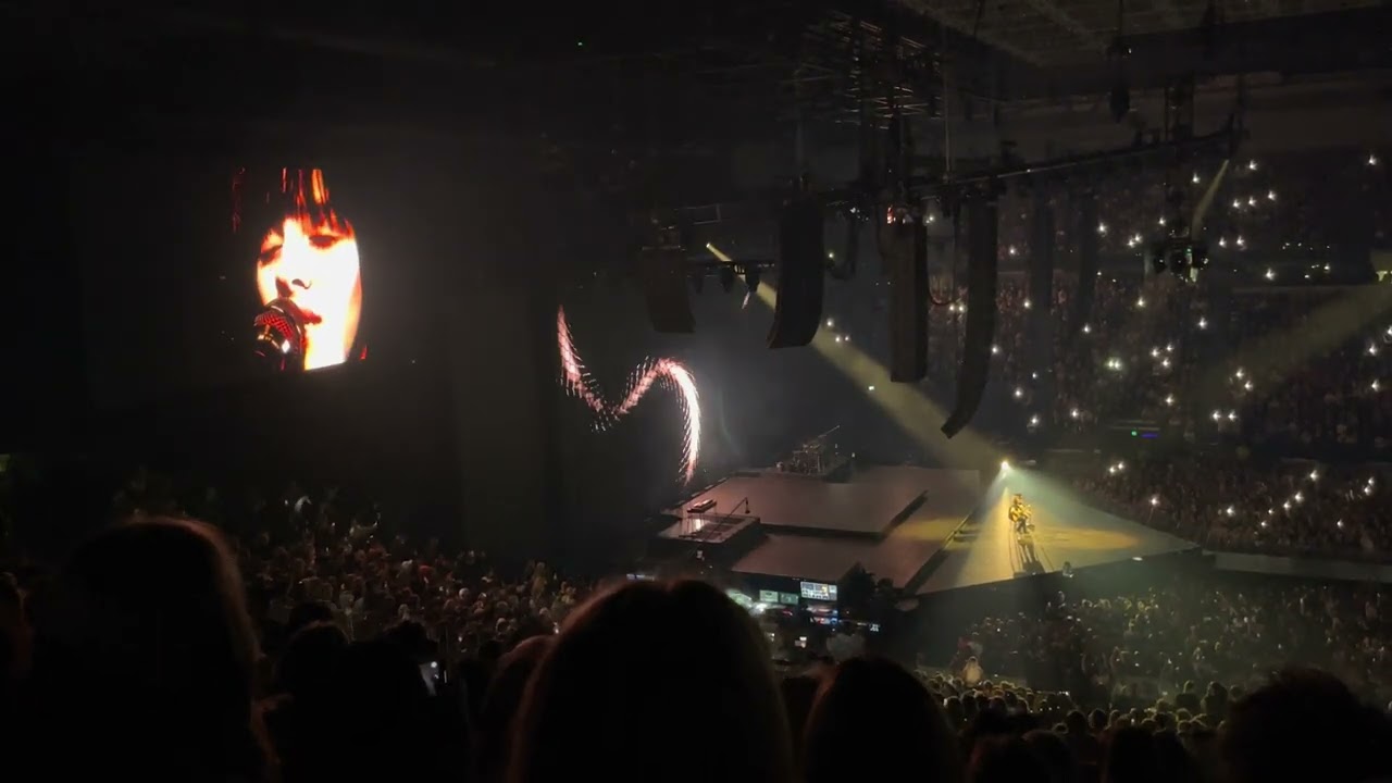Billie Eilish - I Love You - Your Power (Live Melbourne 24 September 2022 Acoustic Medley)