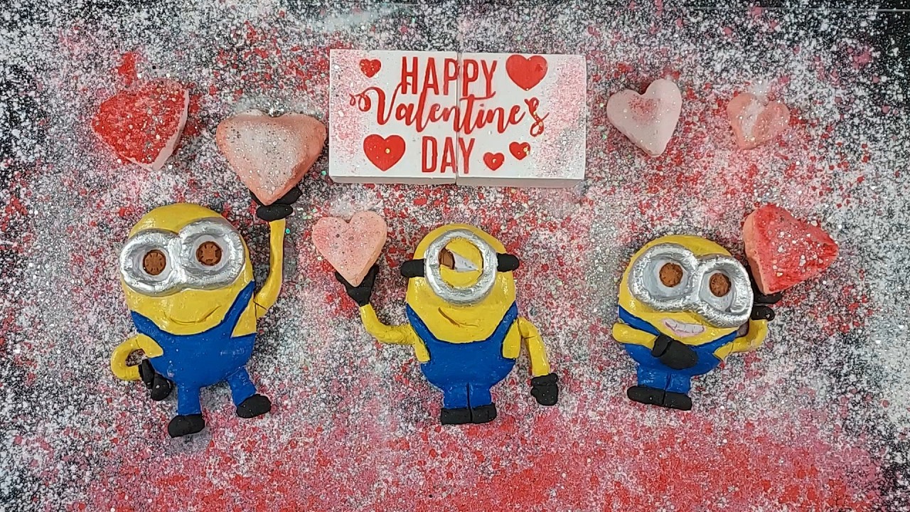 MINIONS’ VALENTINE'S DAY! 💛❤️ | Crushing Chalk ASMR with Hands | Gym Chalk ASMR