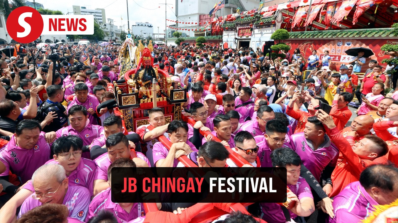 Thousands brave heat on third day of Chingay Festival in JB