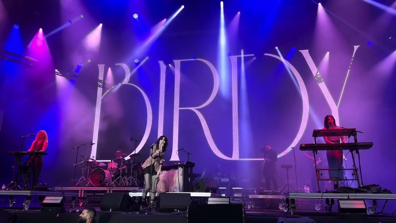 Birdy - “Keeping Your Head Up” - North Music Festival, Porto