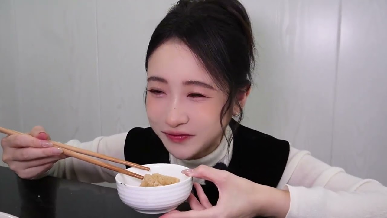 从这一锅菌汤准备迎接冬天的到来，仪式感满满 #提前预制我的立冬仪式感#我的立冬仪式感#立冬#汤锅 #沸腾过冬天 #小城立冬仪式感