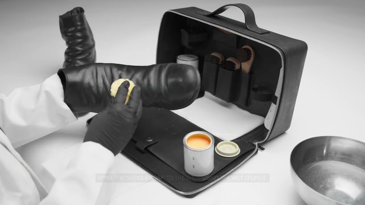 GUIDI: Step by step polish kit tutorial. Black/dark full grain leather.