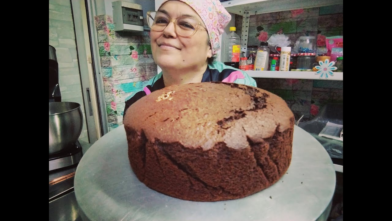 BIZCOCHO CHOCOLATE HUMEDO PARA TORTA DE 20 CM.