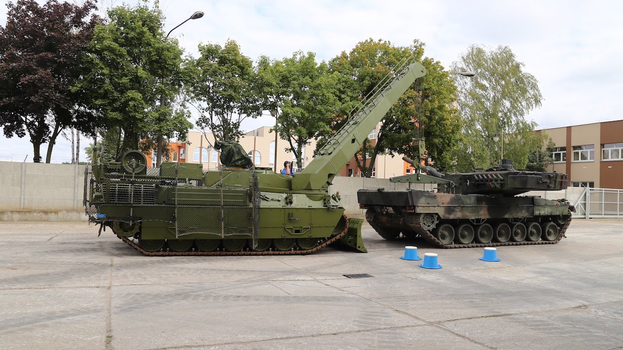 Pokaz WZT Bergepanzer 2, przeznaczonego dla czołgów Leopard 2 [Defence24.pl TV]
