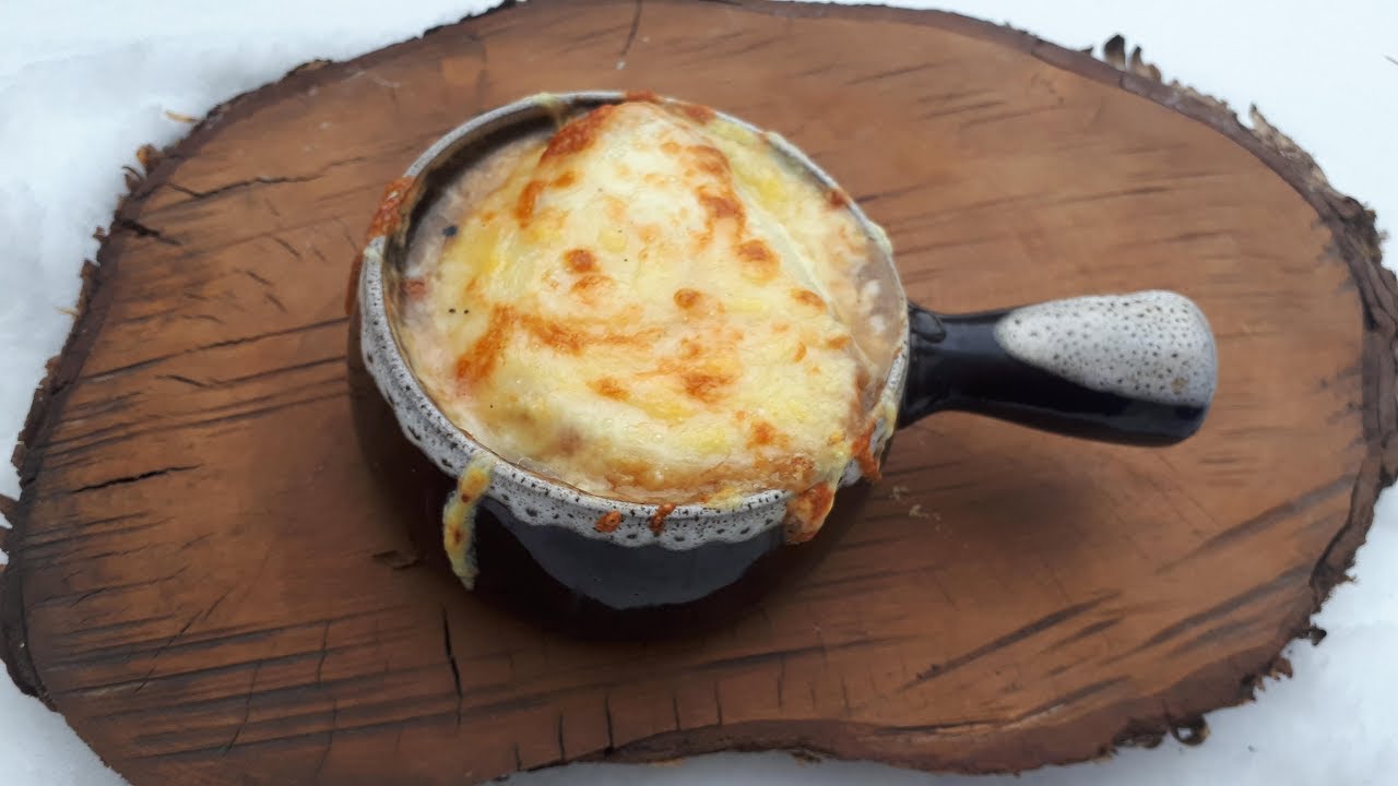 La meilleure recette de soupe à l'oignon gratinée
