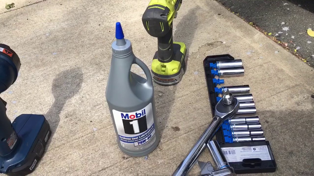 Honda Acty Kei Car, mini truck project, episode 9.  Engine oil change and diff fluid change.