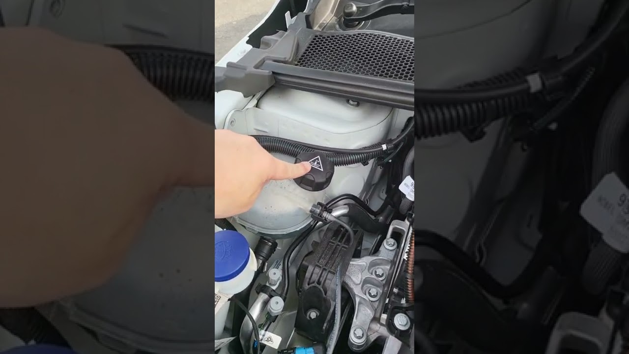 Under Bonnet Peugeot 208