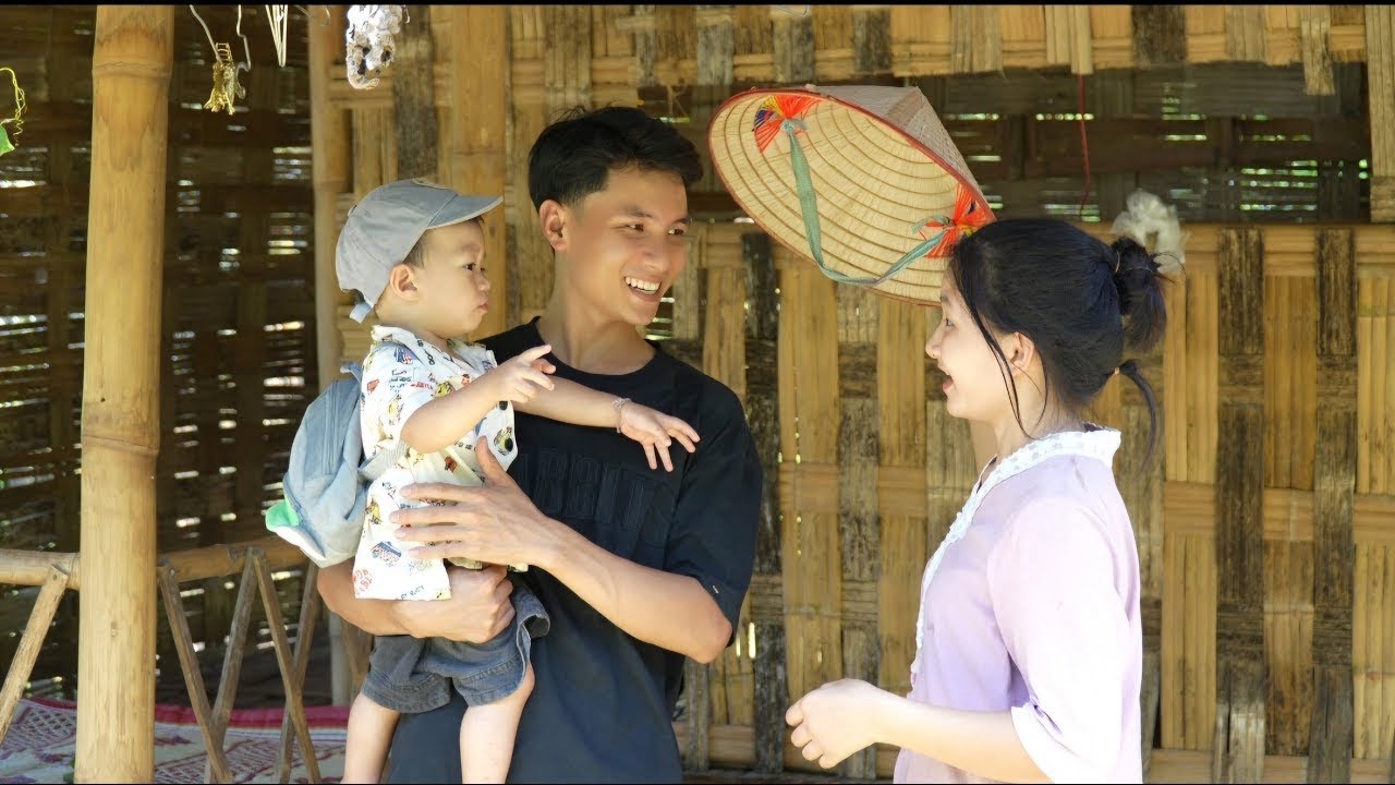 The single mother was moved by the affection that a good man showed towards her and her child.