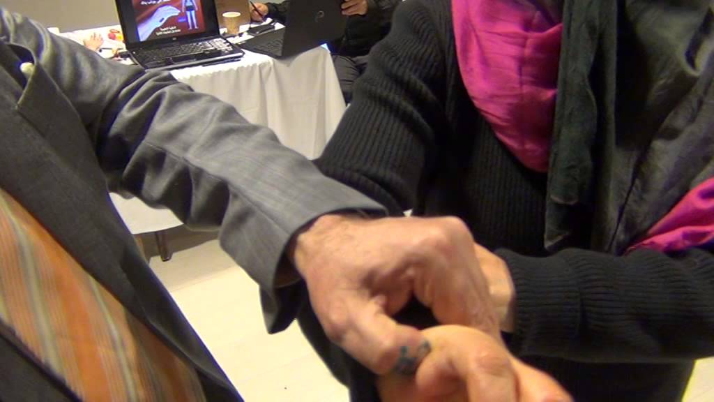 طريقة سريعة لازالة وجع اعلى الظهر