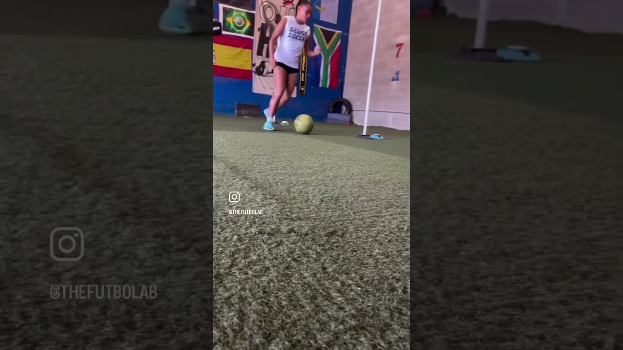 Creative solutions #soccerschool #footballdominance #soccerplayer #footballskills  #decisionmaking