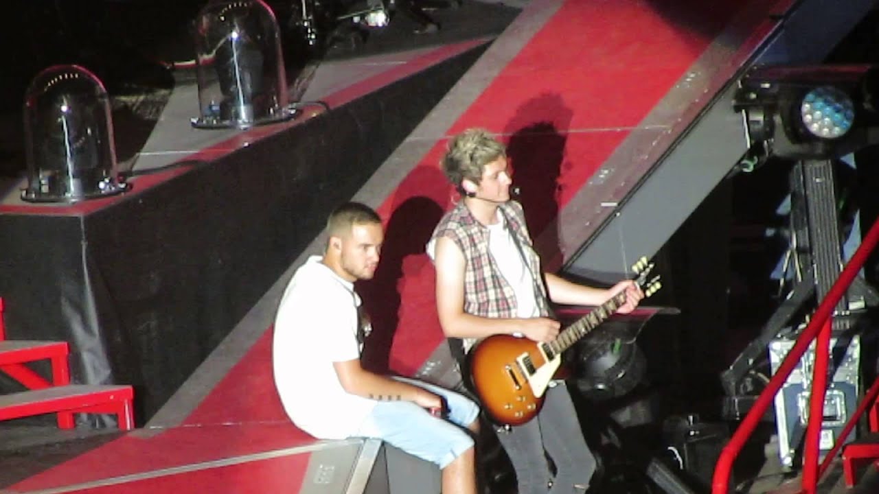 Niam Ziall Ziam Nouis Hugs, Harry Saying Dad and Long Hair Don't Care WWA Tour Philadelphia 8/13/14