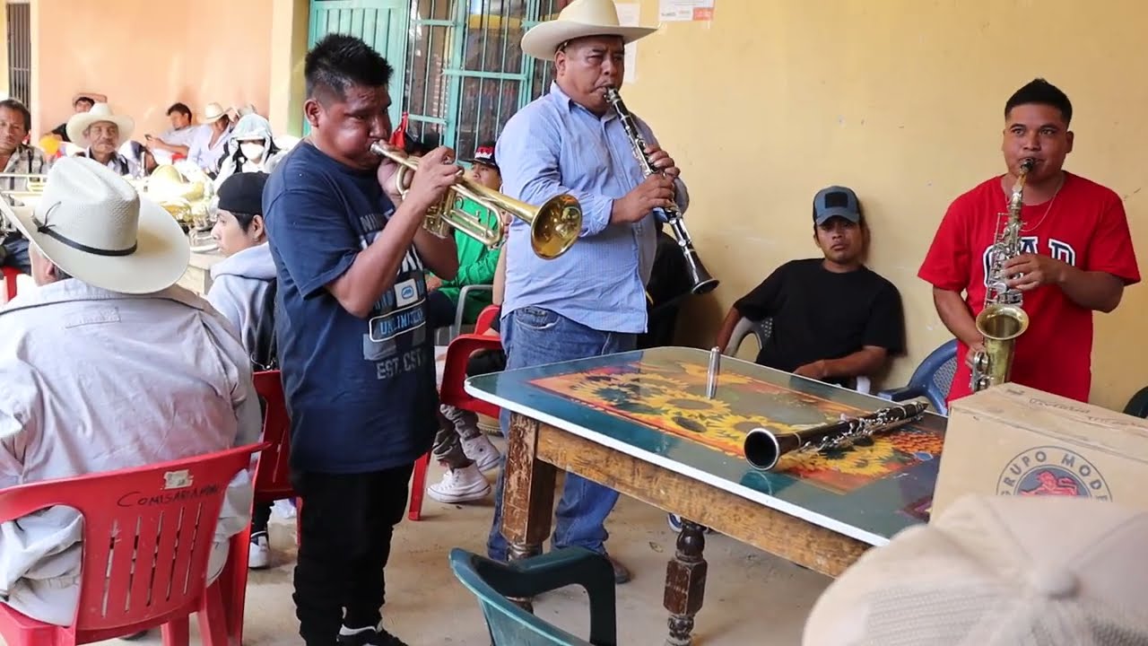 LA BANDA DE ALPOYECANCINGO ES UNA CHINGONERÍA, un estilo único e inigualable en tod el estado d GRO.