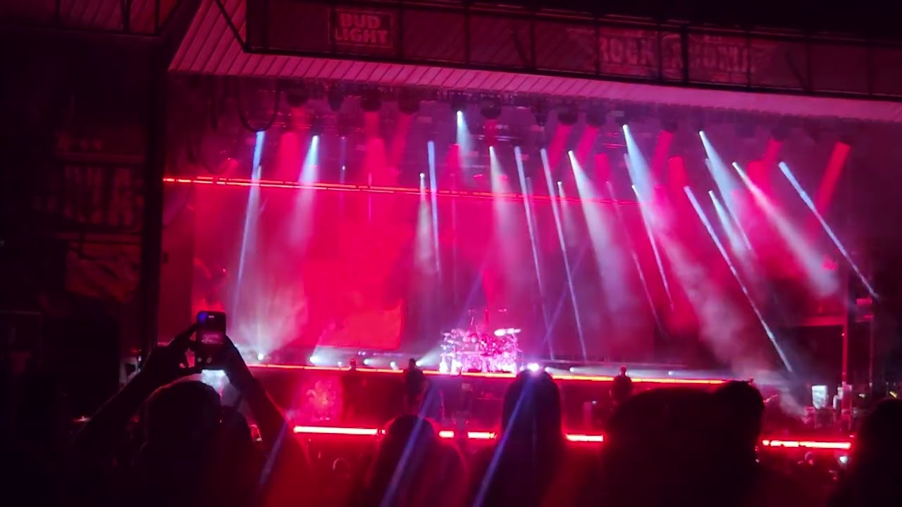Breaking Benjamin- Red Cold River (Live)