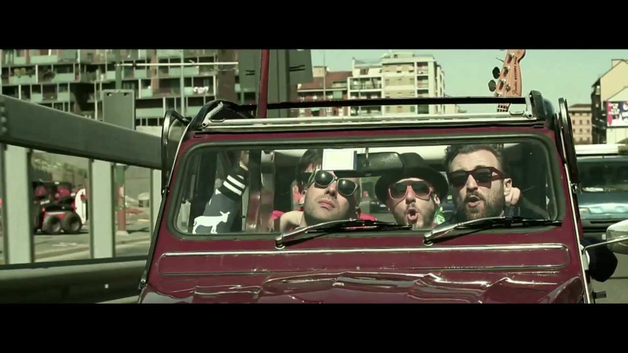 FRATELLI CALAFURIA feat DARGEN D'AMICO - DISCO TROPICAL 2012