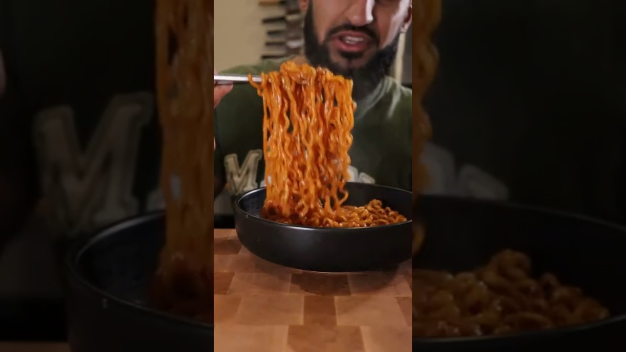 Let's Try SPICY Korean Fried Chicken Noodles