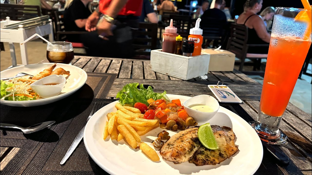 Koh Hai Fantasy Resort & Spa 4* -  restaurants and bars