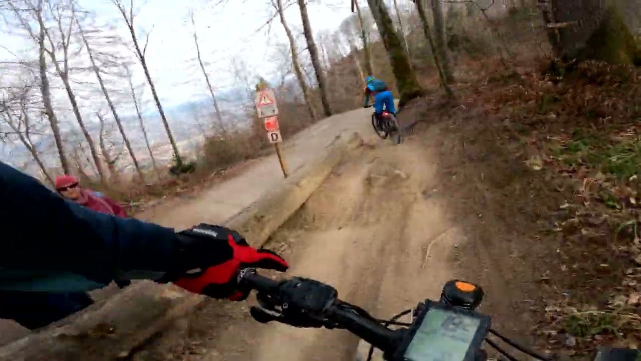 220312 Antennentrail Uetliberg