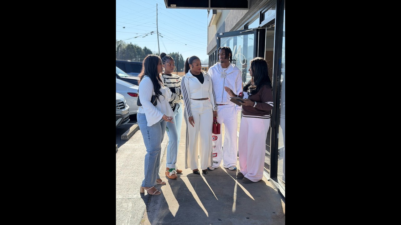 When Queet arrives to the baby shower goes wrong!