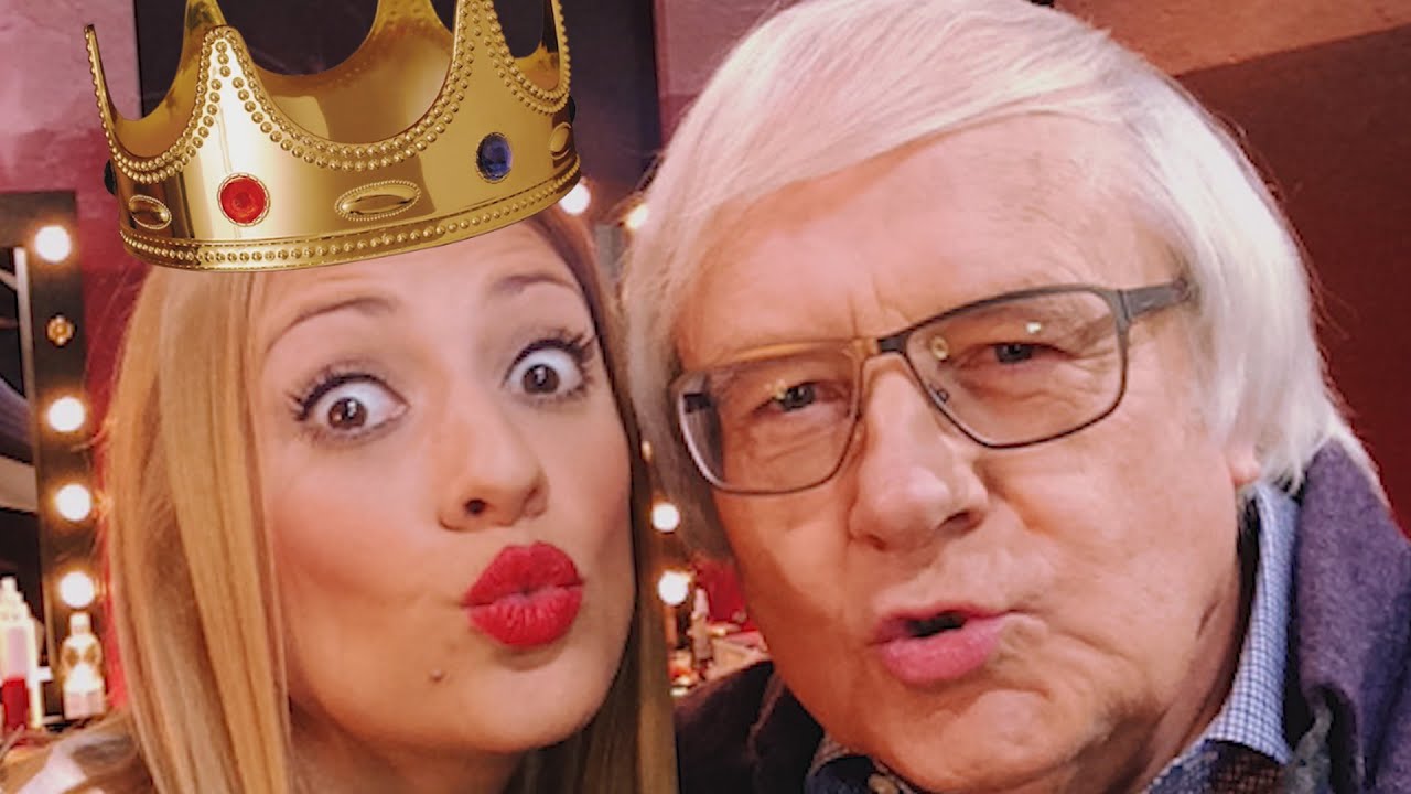 Selfie vs. Nationalhymne - 61sek - Christa vs. Monsieur Gress | DGST | SRF
