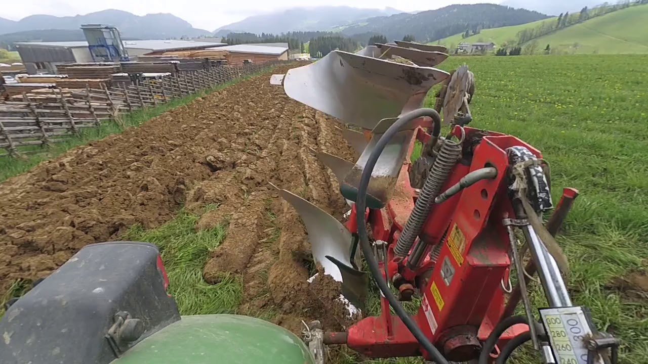 Pflügen mit Vogel & Noot LM 820 3-Schar und Fendt 280 S / Grünlandumbruch